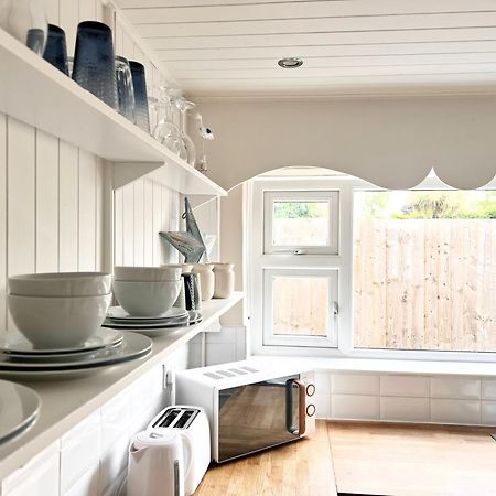 Cosy Cottage In Mersea - Walking Distance To Beach And Town Вест-Мерсі Екстер'єр фото